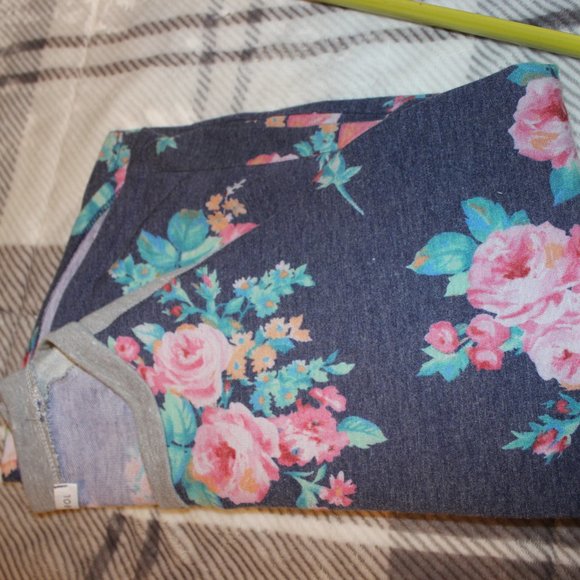 Chris & Carol raglan blue floral baseball tee - Picture 6 of 7